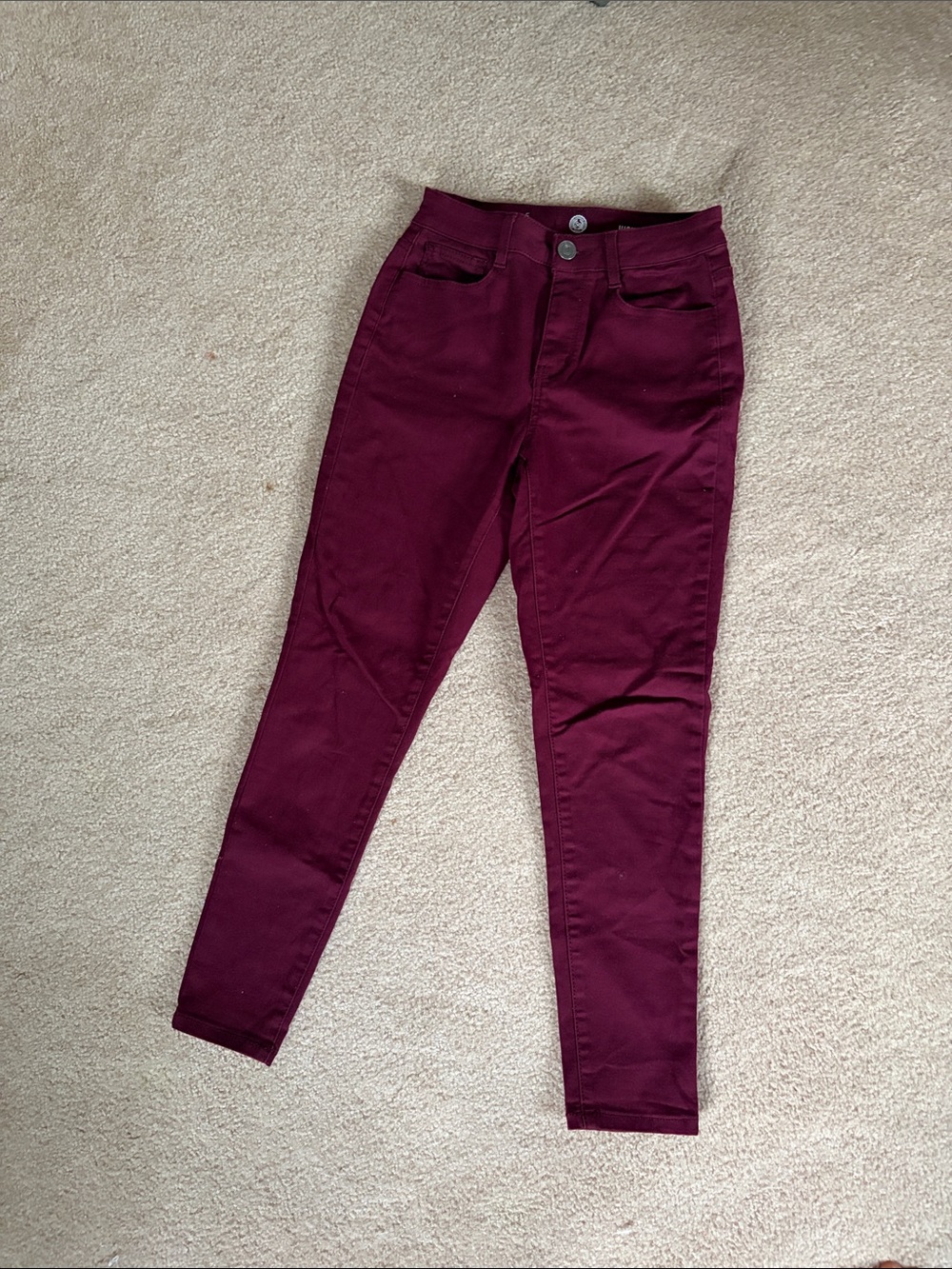 SO Skinny Jeans in Burgundy